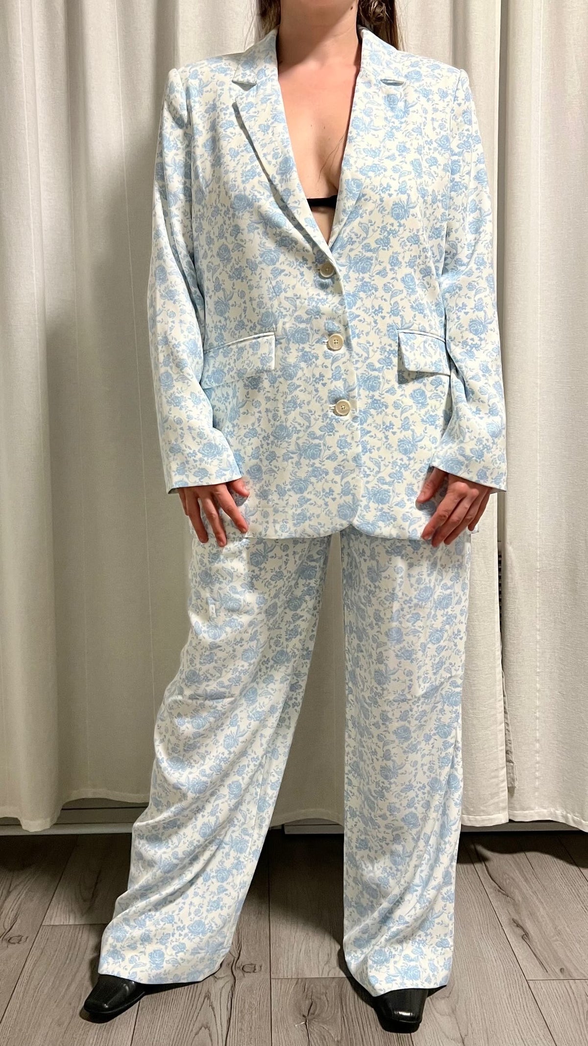 White Blue Icon Flowered Set