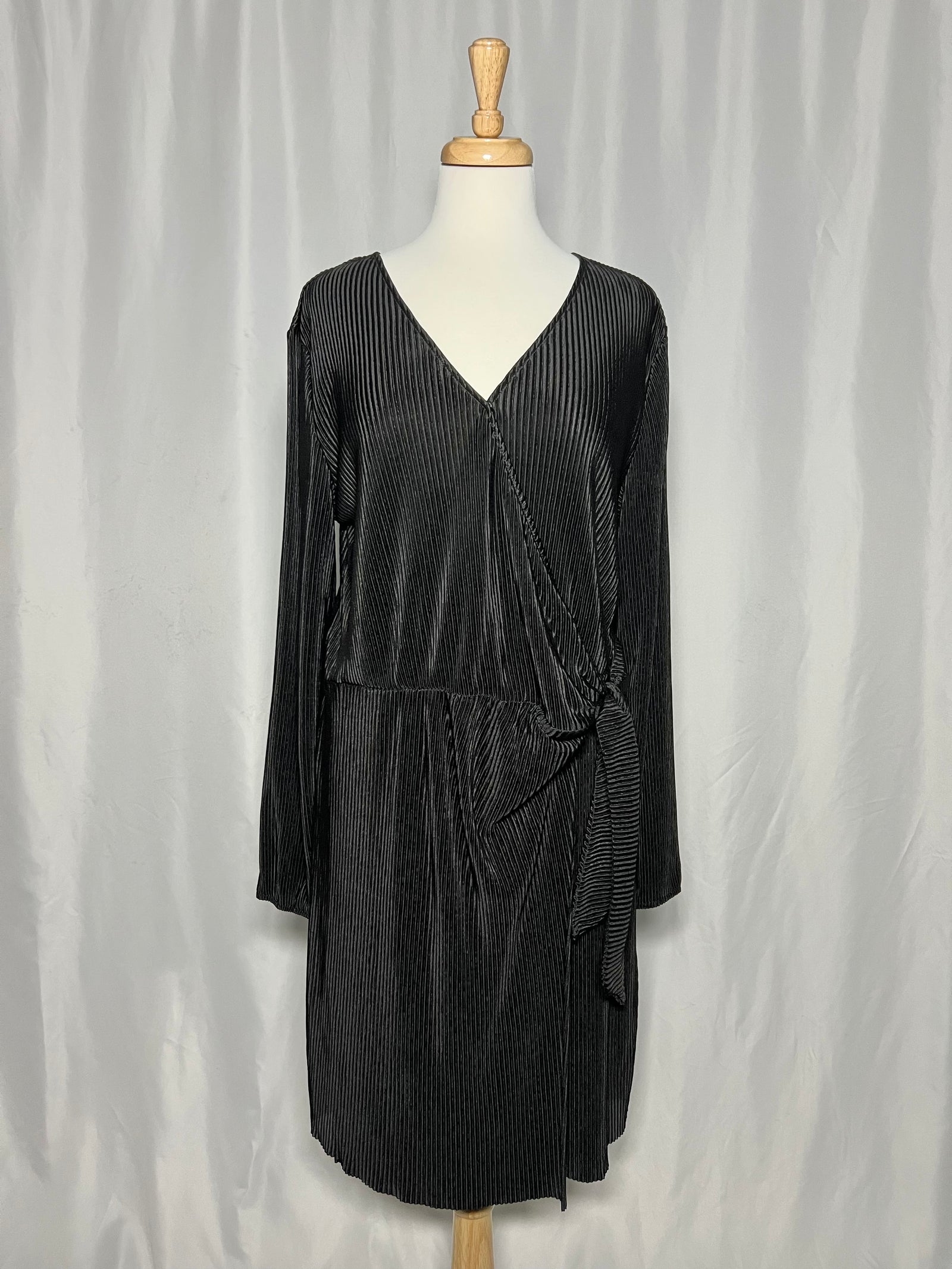Robe Plissée Noire Joe Fresh