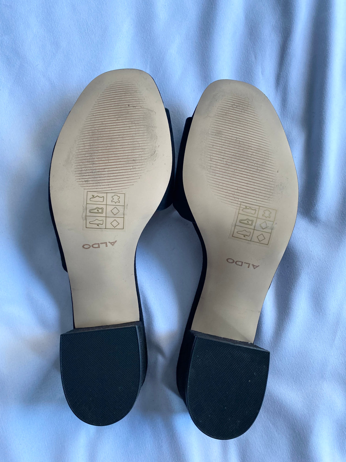 Sandals in Suede Aldo